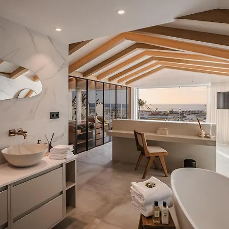 Bright Puerto Banus Penthouse Apartment *